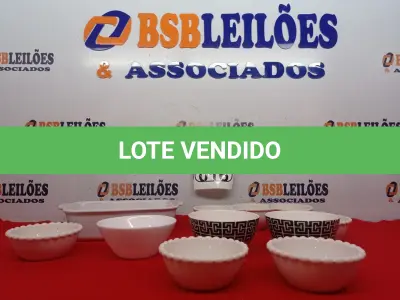 LOTE 016 - 01 PEQUENA TRAVESSA, 01 PETISQUEIRA, 04 POTES DE SOBREMESA E 03 TIGELAS DIVERSAS. (NO ESTADO) ATENÇÃO! FAZER A VISITAÇÃO ANTES DE ARREMATAR, NÃO SABEMOS SE FUNCIONA. LEILÃO NÃO TEM GARANTIA E NEM DEVOLUÇÃO, SUJEITO A POSSÍVEIS AVARIAS VISÍVEIS/OCULTAS E/OU AUSÊNCIA DE COMPONENTES.