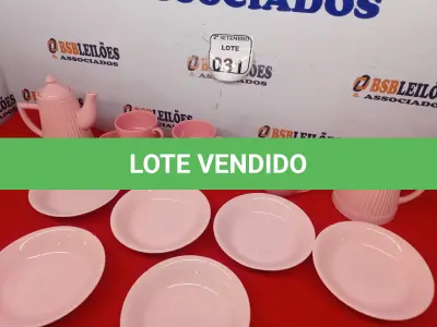 LOTE 031 - 06 XICARAS ROSAS, 01 CHALEIRA, 01 VASILHA DE CAFÉ E 06 PRATOS ROSAS. (NO ESTADO) ATENÇÃO! FAZER A VISITAÇÃO ANTES DE ARREMATAR, NÃO SABEMOS SE FUNCIONA. LEILÃO NÃO TEM GARANTIA E NEM DEVOLUÇÃO, SUJEITO A POSSÍVEIS AVARIAS VISÍVEIS/OCULTAS E/OU AUSÊNCIA DE COMPONENTES.