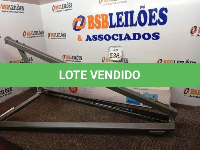 LOTE 538 - 01 TRIPÉ PARA SEGURAR MESA DE PROJEÇÃO. (NO ESTADO) ATENÇÃO! FAZER A VISITAÇÃO ANTES DE ARREMATAR, NÃO SABEMOS SE FUNCIONA. LEILÃO NÃO TEM GARANTIA E NEM DEVOLUÇÃO, SUJEITO A POSSÍVEIS AVARIAS VISÍVEIS/OCULTAS E/OU AUSÊNCIA DE COMPONENTES.