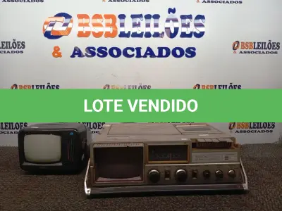 LOTE 375 - 01 TV/RÁDIO PRECISION E 01 TV/RÁDIO/CASSETE BAKOSONIC. (NO ESTADO) ATENÇÃO! FAZER A VISITAÇÃO ANTES DE ARREMATAR, NÃO SABEMOS SE FUNCIONA. LEILÃO NÃO TEM GARANTIA E NEM DEVOLUÇÃO, SUJEITO A POSSÍVEIS AVARIAS VISÍVEIS/OCULTAS E/OU AUSÊNCIA DE COMPONENTES.