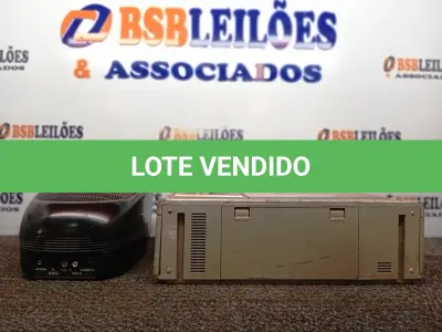 LOTE 375 - 01 TV/RÁDIO PRECISION E 01 TV/RÁDIO/CASSETE BAKOSONIC. (NO ESTADO) ATENÇÃO! FAZER A VISITAÇÃO ANTES DE ARREMATAR, NÃO SABEMOS SE FUNCIONA. LEILÃO NÃO TEM GARANTIA E NEM DEVOLUÇÃO, SUJEITO A POSSÍVEIS AVARIAS VISÍVEIS/OCULTAS E/OU AUSÊNCIA DE COMPONENTES.