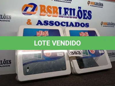 LOTE 383 - 02 ARMÁRIOS PLAST EMB 34X37X10CM BRANCO HERC. (NO ESTADO) ATENÇÃO! FAZER A VISITAÇÃO ANTES DE ARREMATAR, NÃO SABEMOS SE FUNCIONA. LEILÃO NÃO TEM GARANTIA E NEM DEVOLUÇÃO, SUJEITO A POSSÍVEIS AVARIAS VISÍVEIS/OCULTAS E/OU AUSÊNCIA DE COMPONENTES.