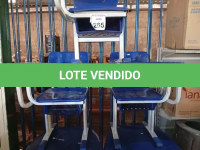 LOTE 265 - 02 MESAS E 03 CADEIRAS ESCOLARES. (NO ESTADO) ATENÇÃO! FAZER A VISITAÇÃO ANTES DE ARREMATAR, NÃO SABEMOS SE FUNCIONA. LEILÃO NÃO TEM GARANTIA E NEM DEVOLUÇÃO, SUJEITO A POSSÍVEIS AVARIAS VISÍVEIS/OCULTAS E/OU AUSÊNCIA DE COMPONENTES.