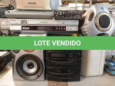 LOTE 349 - 01 VIDEOCASSETE, 01 TOCA CD, 03 CAIXAS DE SOM, 01 MICRO SYSTEM E 01SUCATA ELETRÔNICA.  (NO ESTADO) ATENÇÃO! FAZER A VISITAÇÃO ANTES DE ARREMATAR, NÃO SABEMOS SE FUNCIONA. LEILÃO NÃO TEM GARANTIA E NEM DEVOLUÇÃO, SUJEITO A POSSÍVEIS AVARIAS VISÍVEIS/OCULTAS E/OU AUSÊNCIA DE COMPONENTES.