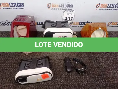 LOTE 407 - 02 ÓCULOS DE REALIDADE VIRTUAL MARCAS E MODELOS DIVERSOS, 01 RELÓGIO SPEEDO E 02 PORTA RELÓGIOS MARCAS E MODELOS DIVERSOS. (NO ESTADO) ATENÇÃO! FAZER A VISITAÇÃO ANTES DE ARREMATAR, NÃO SABEMOS SE FUNCIONA. LEILÃO NÃO TEM GARANTIA E NEM DEVOLUÇÃO, SUJEITO A POSSÍVEIS AVARIAS VISÍVEIS/OCULTAS E/OU AUSÊNCIA DE COMPONENTES.