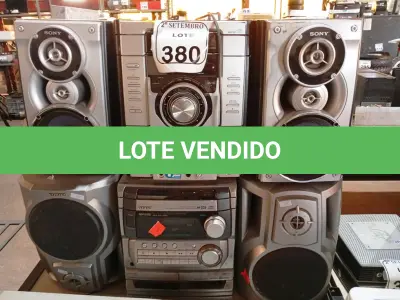 LOTE 380 - 02 APARELHOS DE SOM MARCA AIWA E SONY. (NO ESTADO) ATENÇÃO! FAZER A VISITAÇÃO ANTES DE ARREMATAR, NÃO SABEMOS SE FUNCIONA. LEILÃO NÃO TEM GARANTIA E NEM DEVOLUÇÃO, SUJEITO A POSSÍVEIS AVARIAS VISÍVEIS/OCULTAS E/OU AUSÊNCIA DE COMPONENTES.