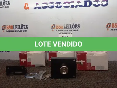 LOTE 397 - 02 FECHADURAS DE PORTAO SOBREPOR 100 MM ZCR UN 3F. (NO ESTADO) ATENÇÃO! FAZER A VISITAÇÃO ANTES DE ARREMATAR, NÃO SABEMOS SE FUNCIONA. LEILÃO NÃO TEM GARANTIA E NEM DEVOLUÇÃO, SUJEITO A POSSÍVEIS AVARIAS VISÍVEIS/OCULTAS E/OU AUSÊNCIA DE COMPONENTES.