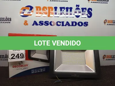 LOTE 249 - 01REFLETOR DECORLED SUPERLED 220V 150W LUZ BRANCA. (NO ESTADO) ATENÇÃO! FAZER A VISITAÇÃO ANTES DE ARREMATAR, NÃO SABEMOS SE FUNCIONA. LEILÃO NÃO TEM GARANTIA E NEM DEVOLUÇÃO, SUJEITO A POSSÍVEIS AVARIAS VISÍVEIS/OCULTAS E/OU AUSÊNCIA DE COMPONENTES.