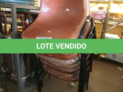 LOTE 286 - 08 CADEIRAS MARROM DE PLÁSTICO COM BASE DE FERRO. (NO ESTADO) ATENÇÃO! FAZER A VISITAÇÃO ANTES DE ARREMATAR, NÃO SABEMOS SE FUNCIONA. LEILÃO NÃO TEM GARANTIA E NEM DEVOLUÇÃO, SUJEITO A POSSÍVEIS AVARIAS VISÍVEIS/OCULTAS E/OU AUSÊNCIA DE COMPONENTES.