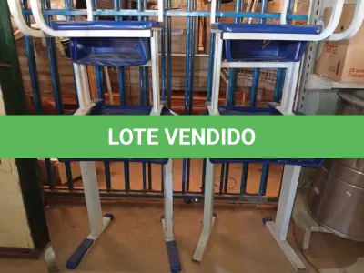 LOTE 265 - 02 MESAS E 03 CADEIRAS ESCOLARES. (NO ESTADO) ATENÇÃO! FAZER A VISITAÇÃO ANTES DE ARREMATAR, NÃO SABEMOS SE FUNCIONA. LEILÃO NÃO TEM GARANTIA E NEM DEVOLUÇÃO, SUJEITO A POSSÍVEIS AVARIAS VISÍVEIS/OCULTAS E/OU AUSÊNCIA DE COMPONENTES.