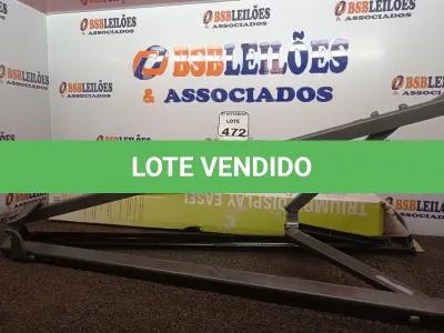 LOTE 472 - 01 TRIPÉ PARA SEGURAR MESA DE PROJEÇÃO. (NO ESTADO) ATENÇÃO! FAZER A VISITAÇÃO ANTES DE ARREMATAR, NÃO SABEMOS SE FUNCIONA. LEILÃO NÃO TEM GARANTIA E NEM DEVOLUÇÃO, SUJEITO A POSSÍVEIS AVARIAS VISÍVEIS/OCULTAS E/OU AUSÊNCIA DE COMPONENTES.