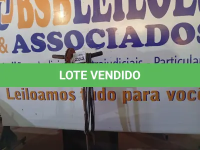 LOTE 253 - 01 ENCERADEIRA INDUSTRIAL MARCA BANDEIRANTE. (NO ESTADO) ATENÇÃO! FAZER A VISITAÇÃO ANTES DE ARREMATAR, NÃO SABEMOS SE FUNCIONA. LEILÃO NÃO TEM GARANTIA E NEM DEVOLUÇÃO, SUJEITO A POSSÍVEIS AVARIAS VISÍVEIS/OCULTAS E/OU AUSÊNCIA DE COMPONENTES.