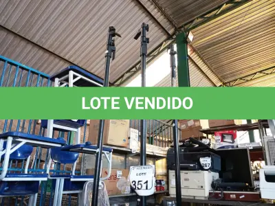 LOTE 351 - 03 TRIPÉS, 02 CÂMERAS DE SEGURANÇA, 01 CÂMERA FOTOGRÁFICA E 02 REGISTRADORAS. (NO ESTADO) ATENÇÃO! FAZER A VISITAÇÃO ANTES DE ARREMATAR, NÃO SABEMOS SE FUNCIONA. LEILÃO NÃO TEM GARANTIA E NEM DEVOLUÇÃO, SUJEITO A POSSÍVEIS AVARIAS VISÍVEIS/OCULTAS E/OU AUSÊNCIA DE COMPONENTES.