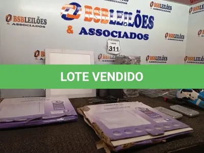 LOTE 311 - 03 LUMINÁRIAS, 02 MINI BALANÇAS, 01 ESTABILIZADOR, DIVERSOS COOLERS, 01 BOMBONIERE E 01 CAPACETE. (NO ESTADO) ATENÇÃO! FAZER A VISITAÇÃO ANTES DE ARREMATAR, NÃO SABEMOS SE FUNCIONA. LEILÃO NÃO TEM GARANTIA E NEM DEVOLUÇÃO, SUJEITO A POSSÍVEIS AVARIAS VISÍVEIS/OCULTAS E/OU AUSÊNCIA DE COMPONENTES.