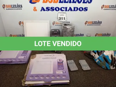 LOTE 311 - 03 LUMINÁRIAS, 02 MINI BALANÇAS, 01 ESTABILIZADOR, DIVERSOS COOLERS, 01 BOMBONIERE E 01 CAPACETE. (NO ESTADO) ATENÇÃO! FAZER A VISITAÇÃO ANTES DE ARREMATAR, NÃO SABEMOS SE FUNCIONA. LEILÃO NÃO TEM GARANTIA E NEM DEVOLUÇÃO, SUJEITO A POSSÍVEIS AVARIAS VISÍVEIS/OCULTAS E/OU AUSÊNCIA DE COMPONENTES.