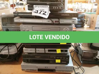 LOTE 372 - 01 CLIMATIZADOR MARCA PHILCO 220V, 02 VIDEOCASSETES E DIVERSOS APARELHOS DE DVDS MARCAS E MODELOS DIVERSOS. (NO ESTADO) ATENÇÃO! FAZER A VISITAÇÃO ANTES DE ARREMATAR, NÃO SABEMOS SE FUNCIONA. LEILÃO NÃO TEM GARANTIA E NEM DEVOLUÇÃO, SUJEITO A POSSÍVEIS AVARIAS VISÍVEIS/OCULTAS E/OU AUSÊNCIA DE COMPONENTES.
