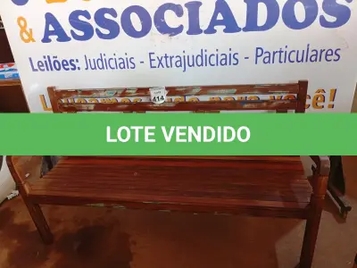 LOTE 414 - 01 CONJUNTO DE SOFÁ PARA JARDIM EM MADEIRA COM 3 PEÇAS (NO ESTADO) ATENÇÃO! FAZER A VISITAÇÃO ANTES DE ARREMATAR, NÃO SABEMOS SE FUNCIONA. LEILÃO NÃO TEM GARANTIA E NEM DEVOLUÇÃO, SUJEITO A POSSÍVEIS AVARIAS VISÍVEIS/OCULTAS E/OU AUSÊNCIA DE COMPONENTES.