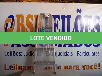 LOTE 378 - 01 ESCADA ALUMÍNIO 03 DEGRAUS PRIMA SBA.(NO ESTADO) ATENÇÃO! FAZER A VISITAÇÃO ANTES DE ARREMATAR, NÃO SABEMOS SE FUNCIONA. LEILÃO NÃO TEM GARANTIA E NEM DEVOLUÇÃO, SUJEITO A POSSÍVEIS AVARIAS VISÍVEIS/OCULTAS E/OU AUSÊNCIA DE COMPONENTES.