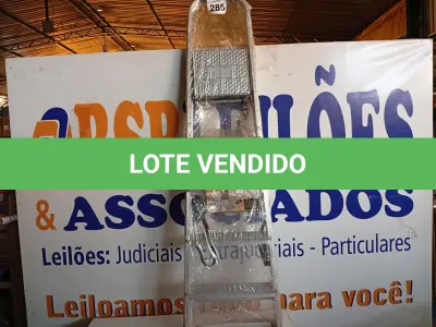 LOTE 285 - 01 ESCADA ALUMINIO 05 DEGRAUS MAESTRO. (NO ESTADO) ATENÇÃO! FAZER A VISITAÇÃO ANTES DE ARREMATAR, NÃO SABEMOS SE FUNCIONA. LEILÃO NÃO TEM GARANTIA E NEM DEVOLUÇÃO, SUJEITO A POSSÍVEIS AVARIAS VISÍVEIS/OCULTAS E/OU AUSÊNCIA DE COMPONENTES.