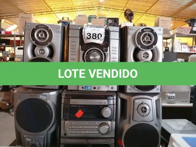 LOTE 380 - 02 APARELHOS DE SOM MARCA AIWA E SONY. (NO ESTADO) ATENÇÃO! FAZER A VISITAÇÃO ANTES DE ARREMATAR, NÃO SABEMOS SE FUNCIONA. LEILÃO NÃO TEM GARANTIA E NEM DEVOLUÇÃO, SUJEITO A POSSÍVEIS AVARIAS VISÍVEIS/OCULTAS E/OU AUSÊNCIA DE COMPONENTES.