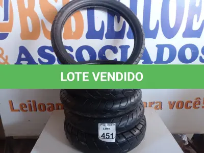 LOTE 451 - 05 PNEUS DE MOTO USADO, TAMANHOS DIVERSOS. (NO ESTADO) ATENÇÃO! FAZER A VISITAÇÃO ANTES DE ARREMATAR, NÃO SABEMOS SE FUNCIONA. LEILÃO NÃO TEM GARANTIA E NEM DEVOLUÇÃO, SUJEITO A POSSÍVEIS AVARIAS VISÍVEIS/OCULTAS E/OU AUSÊNCIA DE COMPONENTES.