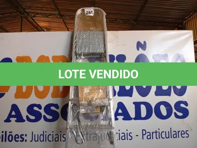 LOTE 285 - 01 ESCADA ALUMINIO 05 DEGRAUS MAESTRO. (NO ESTADO) ATENÇÃO! FAZER A VISITAÇÃO ANTES DE ARREMATAR, NÃO SABEMOS SE FUNCIONA. LEILÃO NÃO TEM GARANTIA E NEM DEVOLUÇÃO, SUJEITO A POSSÍVEIS AVARIAS VISÍVEIS/OCULTAS E/OU AUSÊNCIA DE COMPONENTES.