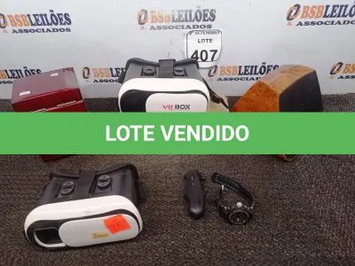 LOTE 407 - 02 ÓCULOS DE REALIDADE VIRTUAL MARCAS E MODELOS DIVERSOS, 01 RELÓGIO SPEEDO E 02 PORTA RELÓGIOS MARCAS E MODELOS DIVERSOS. (NO ESTADO) ATENÇÃO! FAZER A VISITAÇÃO ANTES DE ARREMATAR, NÃO SABEMOS SE FUNCIONA. LEILÃO NÃO TEM GARANTIA E NEM DEVOLUÇÃO, SUJEITO A POSSÍVEIS AVARIAS VISÍVEIS/OCULTAS E/OU AUSÊNCIA DE COMPONENTES.