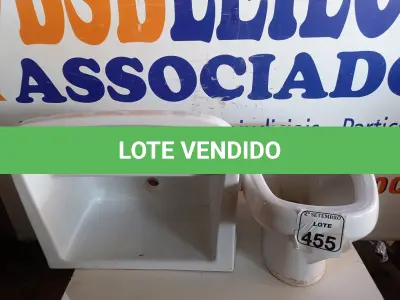 LOTE 455 - 01 VASO DECA E 01 TANQUE. (NO ESTADO) ATENÇÃO! FAZER A VISITAÇÃO ANTES DE ARREMATAR, NÃO SABEMOS SE FUNCIONA. LEILÃO NÃO TEM GARANTIA E NEM DEVOLUÇÃO, SUJEITO A POSSÍVEIS AVARIAS VISÍVEIS/OCULTAS E/OU AUSÊNCIA DE COMPONENTES.