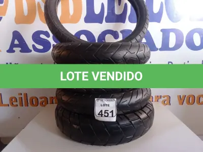 LOTE 451 - 05 PNEUS DE MOTO USADO, TAMANHOS DIVERSOS. (NO ESTADO) ATENÇÃO! FAZER A VISITAÇÃO ANTES DE ARREMATAR, NÃO SABEMOS SE FUNCIONA. LEILÃO NÃO TEM GARANTIA E NEM DEVOLUÇÃO, SUJEITO A POSSÍVEIS AVARIAS VISÍVEIS/OCULTAS E/OU AUSÊNCIA DE COMPONENTES.