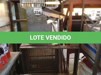 LOTE 254 - 05 TELAS MOEDAS TAMANHOS DIVERSOS, 02 RODOS E 01 DUTO DE ZINCO. (NO ESTADO) ATENÇÃO! FAZER A VISITAÇÃO ANTES DE ARREMATAR, NÃO SABEMOS SE FUNCIONA. LEILÃO NÃO TEM GARANTIA E NEM DEVOLUÇÃO, SUJEITO A POSSÍVEIS AVARIAS VISÍVEIS/OCULTAS E/OU AUSÊNCIA DE COMPONENTES.