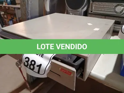 LOTE 381 - 01 CAIXA REGISTRADORA. (NO ESTADO) ATENÇÃO! FAZER A VISITAÇÃO ANTES DE ARREMATAR, NÃO SABEMOS SE FUNCIONA. LEILÃO NÃO TEM GARANTIA E NEM DEVOLUÇÃO, SUJEITO A POSSÍVEIS AVARIAS VISÍVEIS/OCULTAS E/OU AUSÊNCIA DE COMPONENTES.