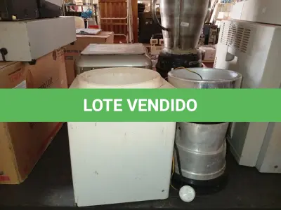 LOTE 275 - 01 PURIFICADOR DE ÁGUA, 01 LIQUIDIFICADOR INDUSTRIAL, 01 ESPREMEDOR DE FRUTAS E 01 BEBEDOURO PARA GARRAFÃO. (NO ESTADO) ATENÇÃO! FAZER A VISITAÇÃO ANTES DE ARREMATAR, NÃO SABEMOS SE FUNCIONA. LEILÃO NÃO TEM GARANTIA E NEM DEVOLUÇÃO, SUJEITO A POSSÍVEIS AVARIAS VISÍVEIS/OCULTAS E/OU AUSÊNCIA DE COMPONENTES.