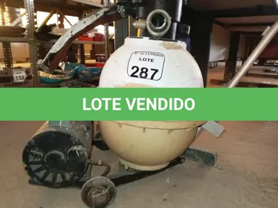 LOTE 287 - 01 BOMBA PARA PISCINA COM FILTRO. (NO ESTADO) ATENÇÃO! FAZER A VISITAÇÃO ANTES DE ARREMATAR, NÃO SABEMOS SE FUNCIONA. LEILÃO NÃO TEM GARANTIA E NEM DEVOLUÇÃO, SUJEITO A POSSÍVEIS AVARIAS VISÍVEIS/OCULTAS E/OU AUSÊNCIA DE COMPONENTES.