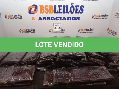 LOTE 484 - 01 LOTE COM DIVERSOS TECLADOS MARCAS E MODELOS DIVERSOS. (NO ESTADO) ATENÇÃO! FAZER A VISITAÇÃO ANTES DE ARREMATAR, NÃO SABEMOS SE FUNCIONA. LEILÃO NÃO TEM GARANTIA E NEM DEVOLUÇÃO, SUJEITO A POSSÍVEIS AVARIAS VISÍVEIS/OCULTAS E/OU AUSÊNCIA DE COMPONENTES.