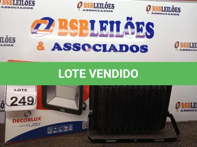 LOTE 249 - 01REFLETOR DECORLED SUPERLED 220V 150W LUZ BRANCA. (NO ESTADO) ATENÇÃO! FAZER A VISITAÇÃO ANTES DE ARREMATAR, NÃO SABEMOS SE FUNCIONA. LEILÃO NÃO TEM GARANTIA E NEM DEVOLUÇÃO, SUJEITO A POSSÍVEIS AVARIAS VISÍVEIS/OCULTAS E/OU AUSÊNCIA DE COMPONENTES.