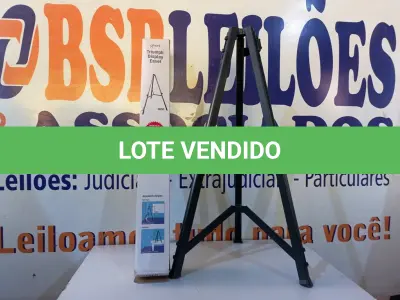 LOTE 477 - 01 TRIPÉ PARA SEGURAR MESA DE PROJEÇÃO. (NO ESTADO) ATENÇÃO! FAZER A VISITAÇÃO ANTES DE ARREMATAR, NÃO SABEMOS SE FUNCIONA. LEILÃO NÃO TEM GARANTIA E NEM DEVOLUÇÃO, SUJEITO A POSSÍVEIS AVARIAS VISÍVEIS/OCULTAS E/OU AUSÊNCIA DE COMPONENTES.