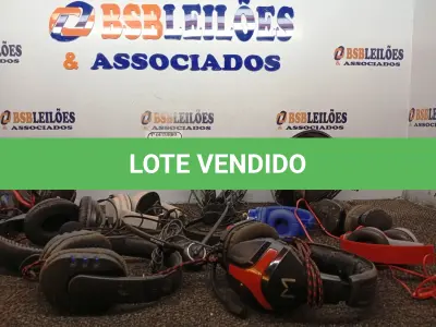 LOTE 012 - 01 LOTE COM DIVERSOS FONES DE OUVIDOS. (NO ESTADO) ATENÇÃO! FAZER A VISITAÇÃO ANTES DE ARREMATAR, NÃO SABEMOS SE FUNCIONA. LEILÃO NÃO TEM GARANTIA E NEM DEVOLUÇÃO, SUJEITO A POSSÍVEIS AVARIAS VISÍVEIS/OCULTAS E/OU AUSÊNCIA DE COMPONENTES.
