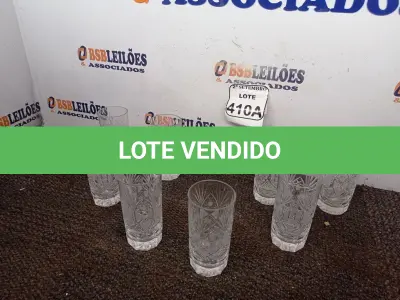 LOTE 410 - 01 BELISSIMO JOGO COM 08 COPOS DE WHISKY CRISTAL TCHECO. (NO ESTADO) ATENÇÃO! FAZER A VISITAÇÃO ANTES DE ARREMATAR, NÃO SABEMOS SE FUNCIONA. LEILÃO NÃO TEM GARANTIA E NEM DEVOLUÇÃO, SUJEITO A POSSÍVEIS AVARIAS VISÍVEIS/OCULTAS E/OU AUSÊNCIA DE COMPONENTES.