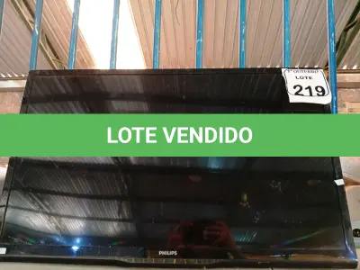 LOTE 219 - 02 TVS DE 32” POLEGADAS SAMSUMG E PHILIPS P/RETIRADA DE PEÇAS. (NO ESTADO) ATENÇÃO! FAZER A VISITAÇÃO ANTES DE ARREMATAR, NÃO SABEMOS SE FUNCIONA. LEILÃO NÃO TEM GARANTIA E NEM DEVOLUÇÃO, SUJEITO A POSSÍVEIS AVARIAS VISÍVEIS/OCULTAS E/OU AUSÊNCIA DE COMPONENTES.