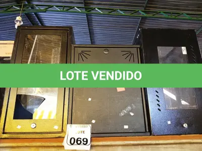 LOTE 069 - 03 CAIXAS PARA RACK VAZIOS. (NO ESTADO) ATENÇÃO! FAZER A VISITAÇÃO ANTES DE ARREMATAR, NÃO SABEMOS SE FUNCIONA. LEILÃO NÃO TEM GARANTIA E NEM DEVOLUÇÃO, SUJEITO A POSSÍVEIS AVARIAS VISÍVEIS/OCULTAS E/OU AUSÊNCIA DE COMPONENTES.