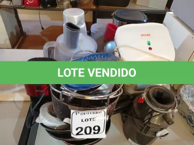 LOTE 209 - 01 LOTE COM DIVERSOS UTENSÍLIOS P/ COZINHA. (NO ESTADO) ATENÇÃO! FAZER A VISITAÇÃO ANTES DE ARREMATAR, NÃO SABEMOS SE FUNCIONA. LEILÃO NÃO TEM GARANTIA E NEM DEVOLUÇÃO, SUJEITO A POSSÍVEIS AVARIAS VISÍVEIS/OCULTAS E/OU AUSÊNCIA DE COMPONENTES.