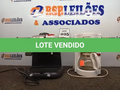 LOTE 035 - 02 CAFETEIRAS ELÉTRICAS. (NO ESTADO) ATENÇÃO! FAZER A VISITAÇÃO ANTES DE ARREMATAR, NÃO SABEMOS SE FUNCIONA. LEILÃO NÃO TEM GARANTIA E NEM DEVOLUÇÃO, SUJEITO A POSSÍVEIS AVARIAS VISÍVEIS/OCULTAS E/OU AUSÊNCIA DE COMPONENTES.