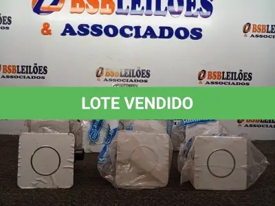 LOTE 104 - 08 CAIXAS DE PASSAGEM C/TAMPA DE INOX SEM PARAFUSO SUMMER. (NO ESTADO) ATENÇÃO! FAZER A VISITAÇÃO ANTES DE ARREMATAR, NÃO SABEMOS SE FUNCIONA. LEILÃO NÃO TEM GARANTIA E NEM DEVOLUÇÃO, SUJEITO A POSSÍVEIS AVARIAS VISÍVEIS/OCULTAS E/OU AUSÊNCIA DE COMPONENTES.
