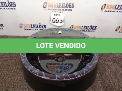 LOTE 093 - 01 PIA P/ LAVATÓRIO NA COR PRETA. (NO ESTADO) ATENÇÃO! FAZER A VISITAÇÃO ANTES DE ARREMATAR, NÃO SABEMOS SE FUNCIONA. LEILÃO NÃO TEM GARANTIA E NEM DEVOLUÇÃO, SUJEITO A POSSÍVEIS AVARIAS VISÍVEIS/OCULTAS E/OU AUSÊNCIA DE COMPONENTES.
