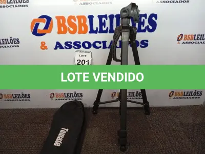 LOTE 201 - 01 TRIPÉ P/ CÂMERA FOTOGRÁFICA. (NO ESTADO) ATENÇÃO! FAZER A VISITAÇÃO ANTES DE ARREMATAR, NÃO SABEMOS SE FUNCIONA. LEILÃO NÃO TEM GARANTIA E NEM DEVOLUÇÃO, SUJEITO A POSSÍVEIS AVARIAS VISÍVEIS/OCULTAS E/OU AUSÊNCIA DE COMPONENTES.