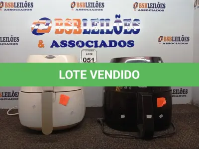 LOTE 051 - 02 AIR FRYES MARCAS E MODELOS DIVERSOS. (NO ESTADO) ATENÇÃO! FAZER A VISITAÇÃO ANTES DE ARREMATAR, NÃO SABEMOS SE FUNCIONA. LEILÃO NÃO TEM GARANTIA E NEM DEVOLUÇÃO, SUJEITO A POSSÍVEIS AVARIAS VISÍVEIS/OCULTAS E/OU AUSÊNCIA DE COMPONENTES.