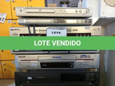 LOTE 189 - 04 APARELHOS DE DVD MARCAS E MODELOS DIVERSOS E 04 VHS MARCAS E MODELOS DIVERSOS. (NO ESTADO) ATENÇÃO! FAZER A VISITAÇÃO ANTES DE ARREMATAR, NÃO SABEMOS SE FUNCIONA. LEILÃO NÃO TEM GARANTIA E NEM DEVOLUÇÃO, SUJEITO A POSSÍVEIS AVARIAS VISÍVEIS/OCULTAS E/OU AUSÊNCIA DE COMPONENTES.