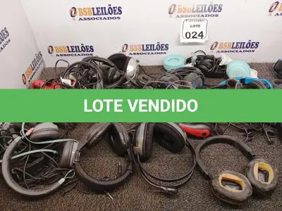 LOTE 024 - 01 LOTE COM DIVERSOS FONES DE OUVIDOS. (NO ESTADO) ATENÇÃO! FAZER A VISITAÇÃO ANTES DE ARREMATAR, NÃO SABEMOS SE FUNCIONA. LEILÃO NÃO TEM GARANTIA E NEM DEVOLUÇÃO, SUJEITO A POSSÍVEIS AVARIAS VISÍVEIS/OCULTAS E/OU AUSÊNCIA DE COMPONENTES.