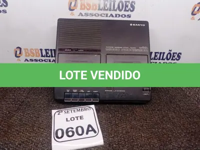 LOTE 060 - 01 TOCA FITAS SANYO TRA9902 02 TAPES. (NO ESTADO) ATENÇÃO! FAZER A VISITAÇÃO ANTES DE ARREMATAR, NÃO SABEMOS SE FUNCIONA. LEILÃO NÃO TEM GARANTIA E NEM DEVOLUÇÃO, SUJEITO A POSSÍVEIS AVARIAS VISÍVEIS/OCULTAS E/OU AUSÊNCIA DE COMPONENTES.