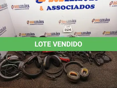 LOTE 024 - 01 LOTE COM DIVERSOS FONES DE OUVIDOS. (NO ESTADO) ATENÇÃO! FAZER A VISITAÇÃO ANTES DE ARREMATAR, NÃO SABEMOS SE FUNCIONA. LEILÃO NÃO TEM GARANTIA E NEM DEVOLUÇÃO, SUJEITO A POSSÍVEIS AVARIAS VISÍVEIS/OCULTAS E/OU AUSÊNCIA DE COMPONENTES.